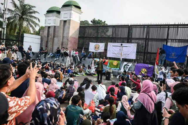 unjuk rasa